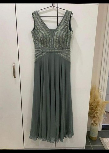 İşlemeli V Yaka Uzun Gri Abiye Elbise - Görsel 2