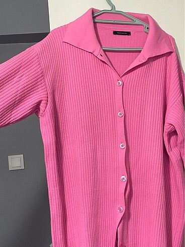 Pembe triko takım
