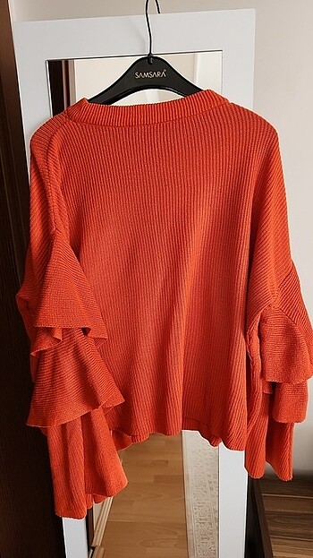 Bershka Kolları fırfır detaylı kazak