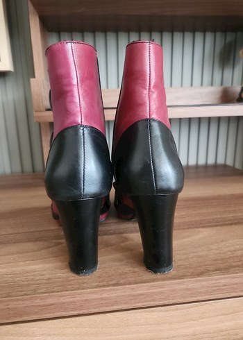 Kemer Detaylı Hakiki Deri Kadın Bot - Görsel 4