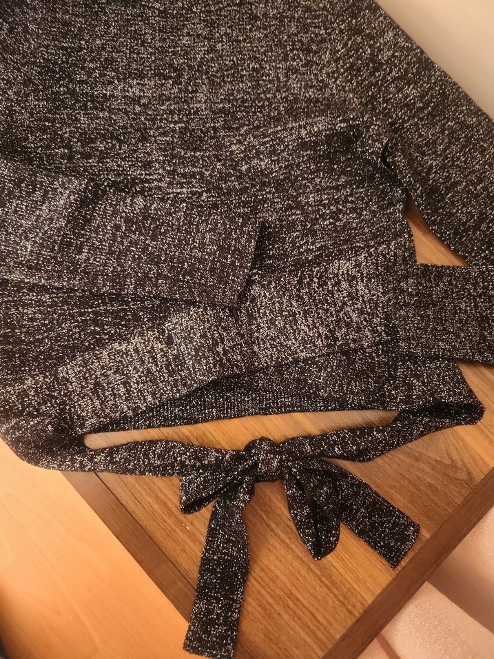 Siyah Dik Yaka Uzun Kollu Kadın Kazak - Görsel 2