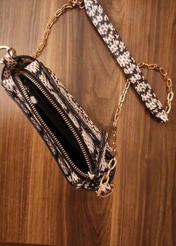 Zincir Detaylı Yılan Desenli Kahverengi Deri Çanta - Görsel 2