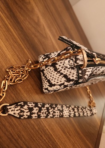 Zincir Detaylı Yılan Desenli Kahverengi Deri Çanta - Görsel 6