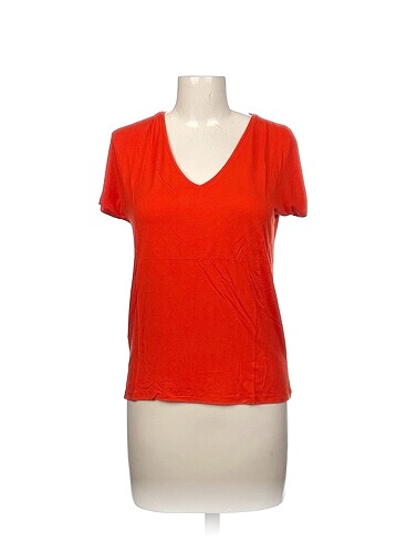 Mango T-shirt %70 İndirimli.