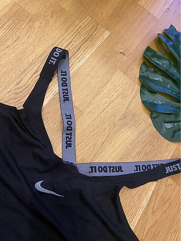 Nike Nike atlet orjinal S beden sırt dekolteli