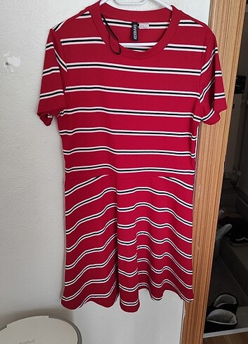 40 Beden kırmızı Renk H&M KADIN ELBİSE