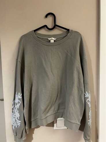 H&M nakışlı sweat