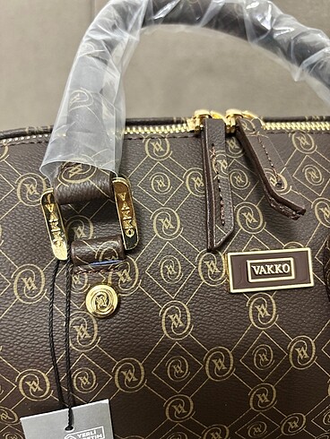 Beden Vakko monogram 25 cm spedy