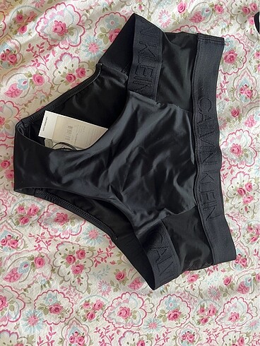 Sıfır bikini altı