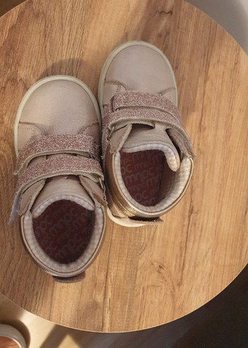 Kız Çocuk Parlak Bej Cırt Cırtlı Spor Ayakkabı - Görsel 3