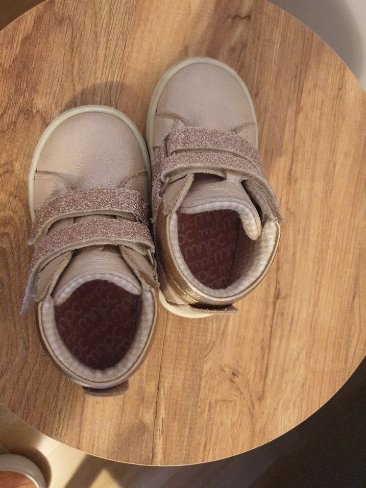 Kız Çocuk Parlak Bej Cırt Cırtlı Spor Ayakkabı - Görsel 3