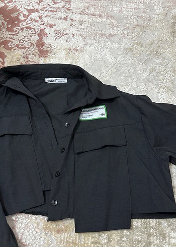 Siyah Düğmeli Kısa Kesim Kadın Gömlek - Görsel 2