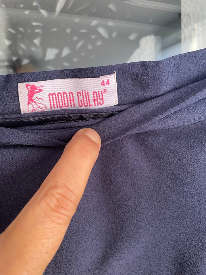 Dökümlü Uzun Lacivert Etek - Görsel 3