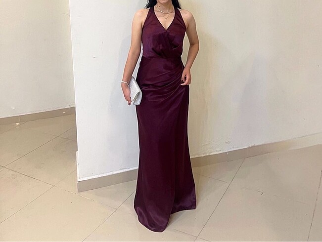 xs Beden Oleg Cassini sırt detaylı gece elbisesi
