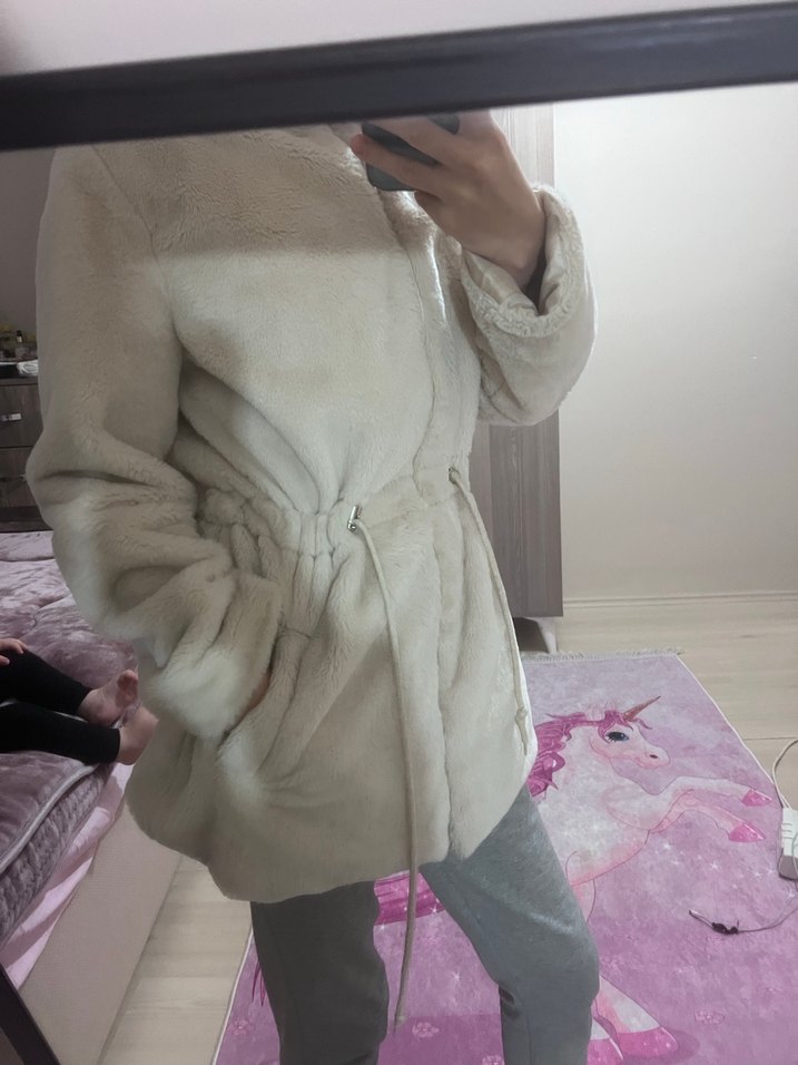 Kadın Beyaz Peluş Kaban Yüksek Yakalı - Görsel 2