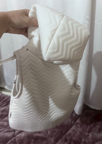 Kız Çocuk Beyaz Kapüşonlu Nakışlı Yelek - Görsel 2