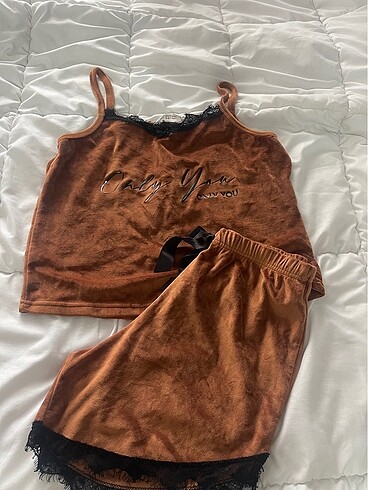 Diğer İki pijama takım