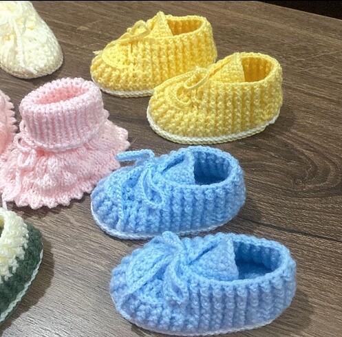 16 Beden Örgü bebek patiği 1 çift