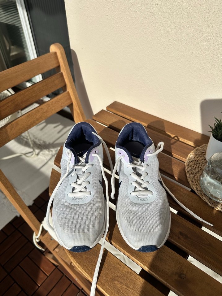 Beyaz Gri Spor Ayakkabı Velcro Detaylı Nike kız çocuk ayakkabı - Görsel 3