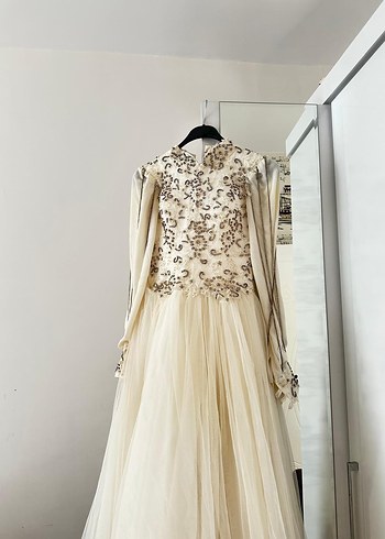 Uzun Kollu Beyaz Nakışlı Drape Detaylı Gelinlik & Nişan Elbisesi
