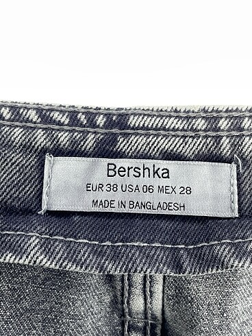 38 Beden gri Renk Bershka Jean / Kot %70 İndirimli.