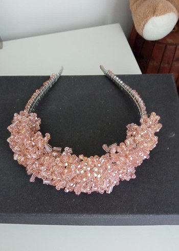 Boncuk İşlemeli Pembe Örgü Taç