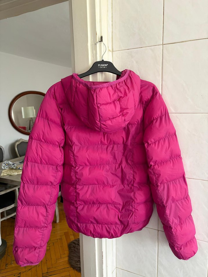 Canlı Fuşya Kapüşonlu Şişme Mont — görsel 3/9