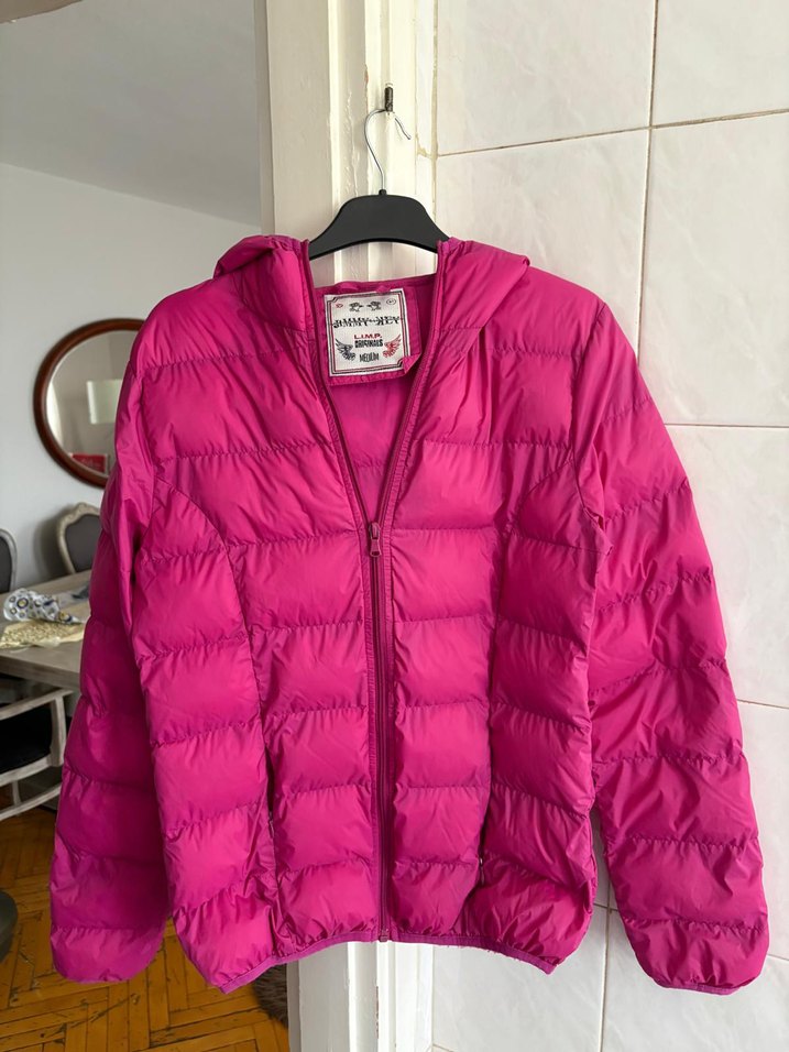 Canlı Fuşya Kapüşonlu Şişme Mont — görsel 4/9