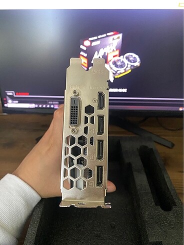 Beden MSI RX570 4GB ekran kartı