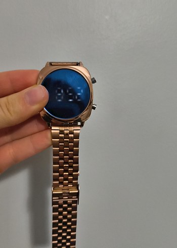 Klasik Altın Renkli Kadın Saat - Görsel 5