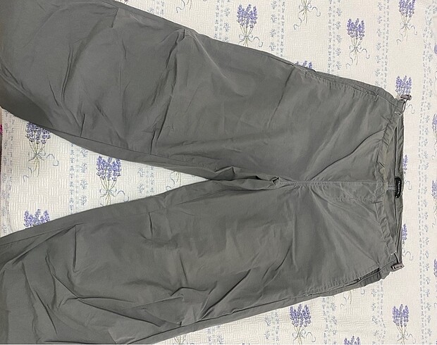 Trendyolmilla paraşüt pantolon.