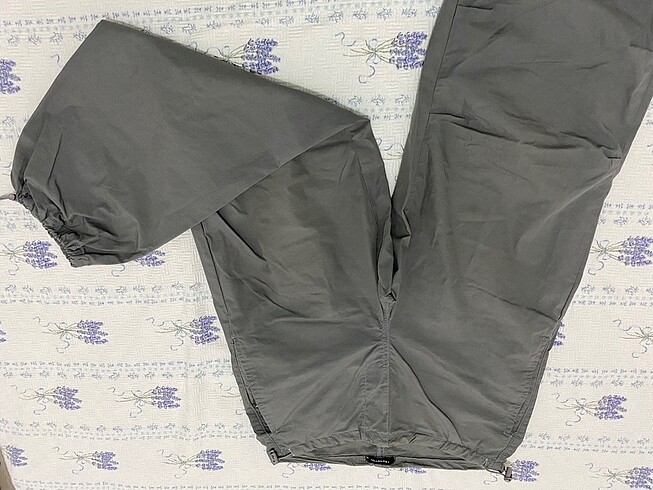 Trendyol & Milla Trendyolmilla paraşüt pantolon.