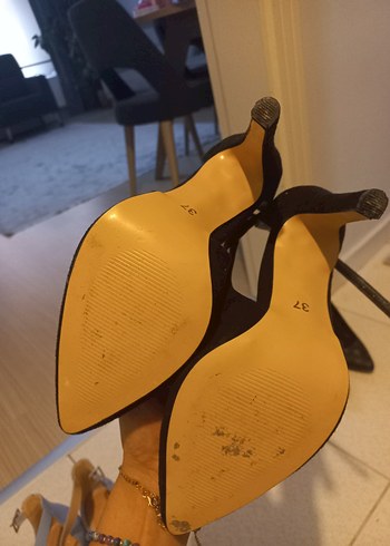 37 Beden Siyah Süet Tokalı Stiletto Topuklu Ayakkabı