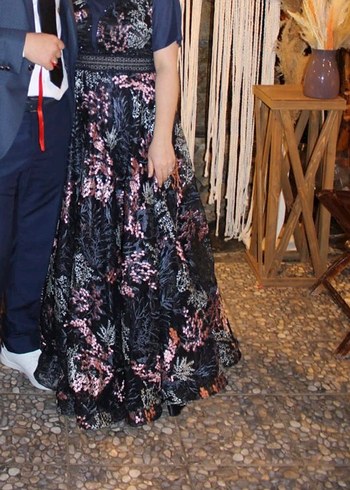 Lacivert İşlemeli Uzun V Yaka Abiye - Görsel 3