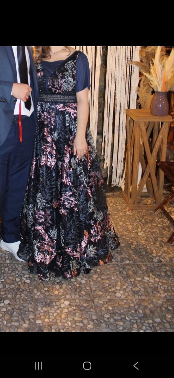 Lacivert İşlemeli Uzun V Yaka Abiye - Görsel 3