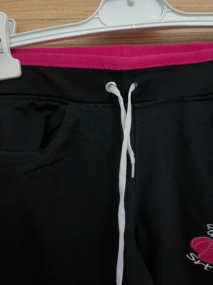 Kız Çocuk Siyah Baskılı Kemerli Eşofman Altı - Görsel 3