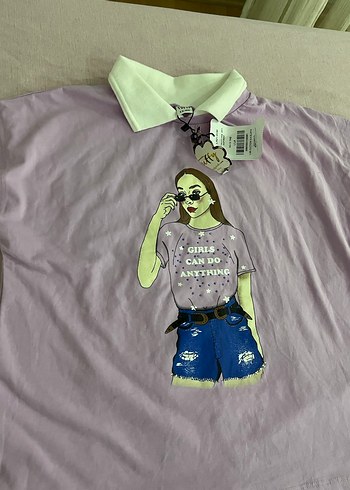 Mor Baskılı Kız Tişörtü, Kısa Kollu, Yaka Detaylı - Görsel 2