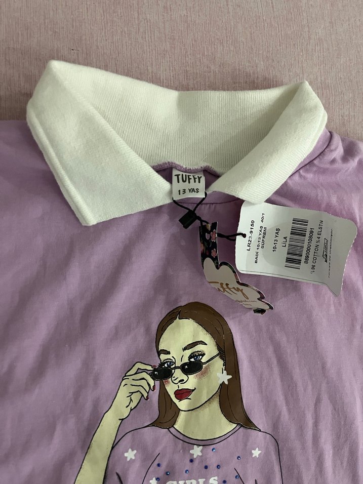 Mor Baskılı Kız Tişörtü, Kısa Kollu, Yaka Detaylı - Görsel 3