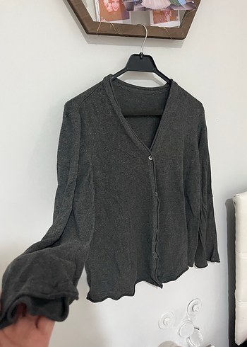 Gri V Yaka Düğmeli Kadın Hırka - Görsel 3