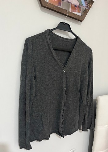 Gri V Yaka Düğmeli Kadın Hırka - Görsel 2