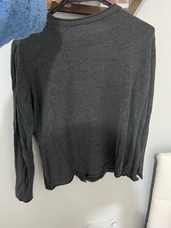 Gri V Yaka Düğmeli Kadın Hırka - Görsel 4