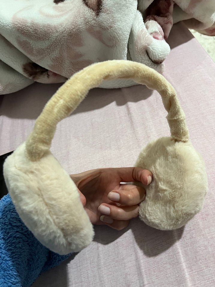 Bej Peluş Kulaklık - Görsel 2