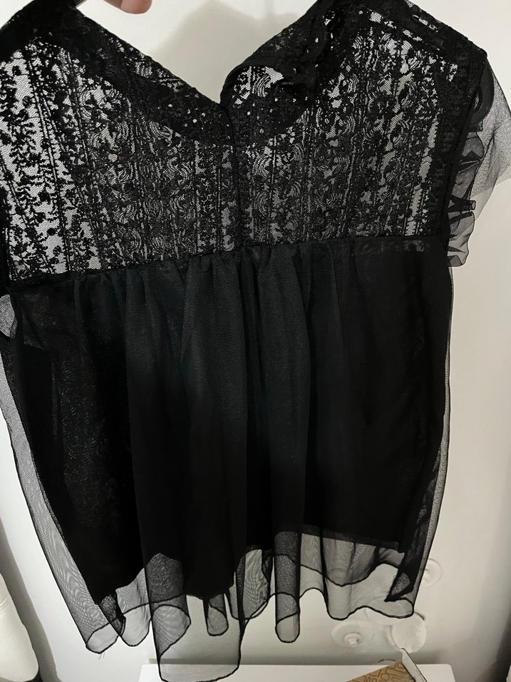 Siyah Dantel Fırfırlı V Yaka Kolsuz Bluz - Görsel 4