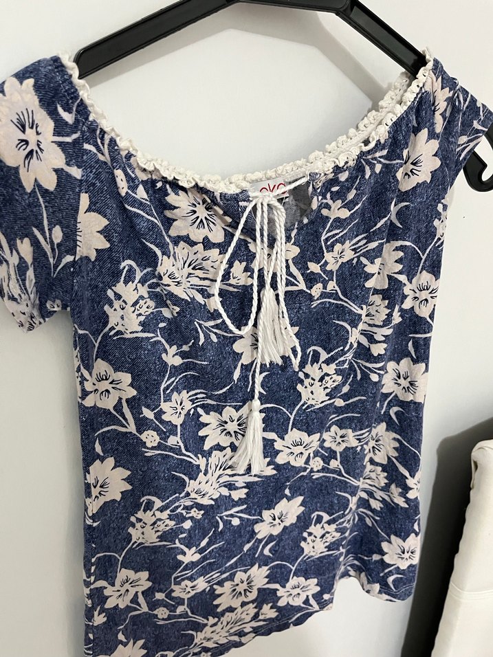 Dantel Detaylı Lacivert Çiçekli Kısa Bluz - Görsel 2