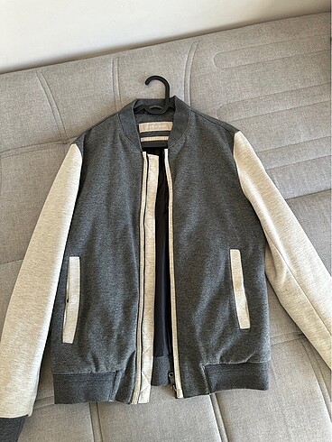 ZARA MONT