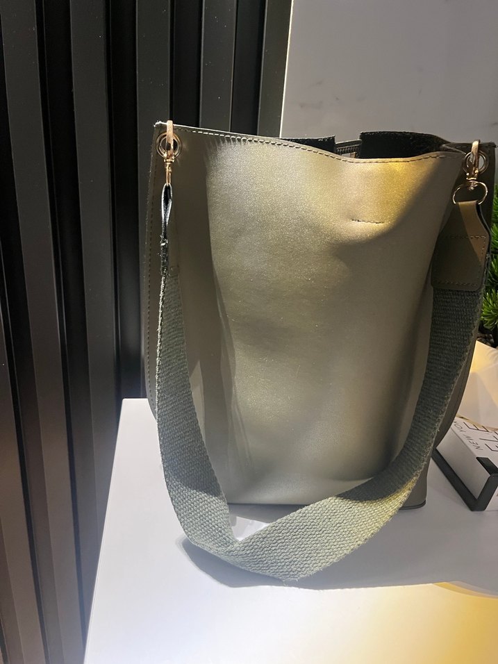 Gri Deri Kadın El Çantası - Görsel 3