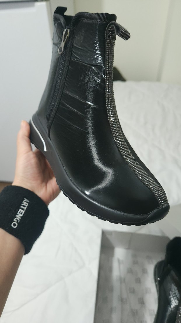 Siyah Parlak Deri Stiletto Topuklu Bot - Görsel 3