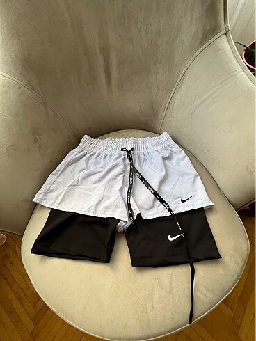 Nike taytlı şort