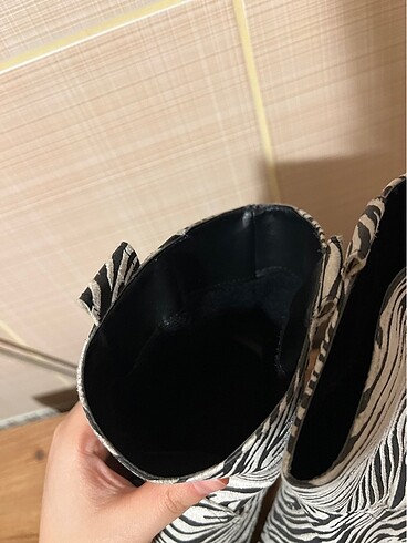 38 Beden siyah Renk Zebra desen bot
