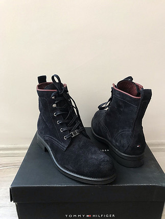 Tommy hilfiger bot